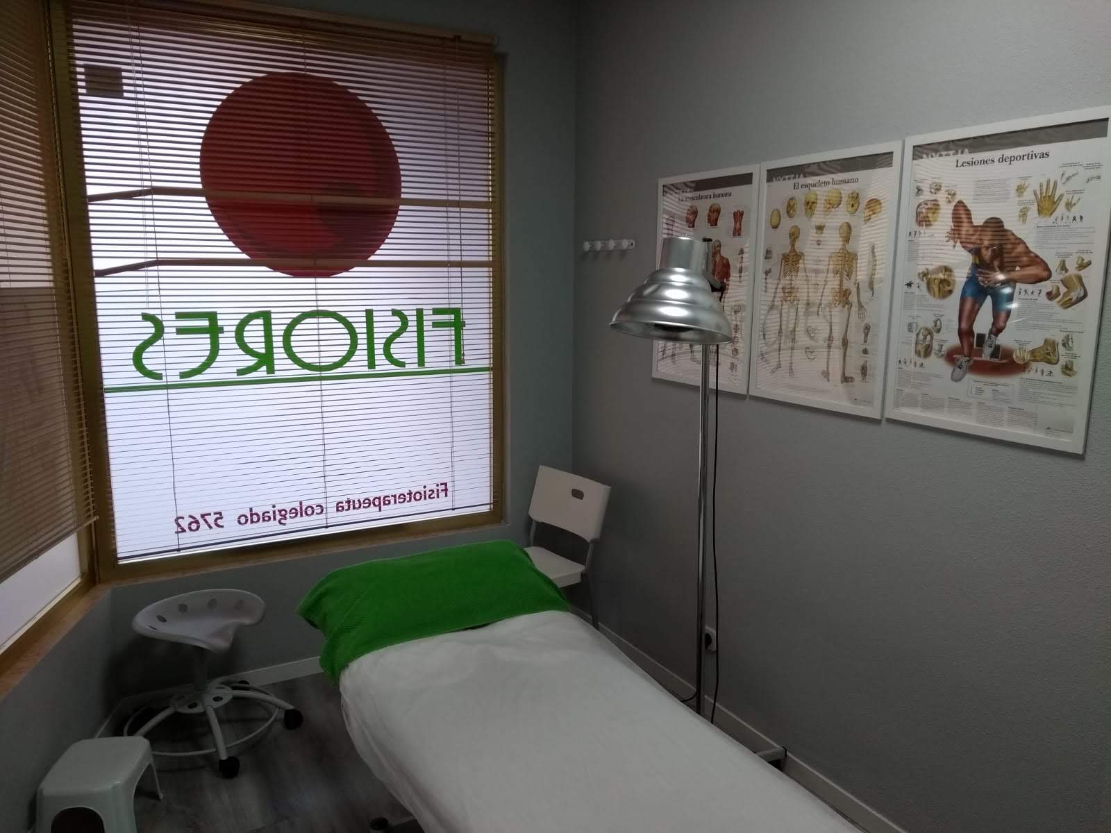 Equipos de presoterapia y ultrasonidos utilizados en Fisiores para tratamientos avanzados